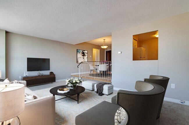 Photo du bâtiment - 10 Bridletowne Circle 20, 30, 40 & 50 Aurora