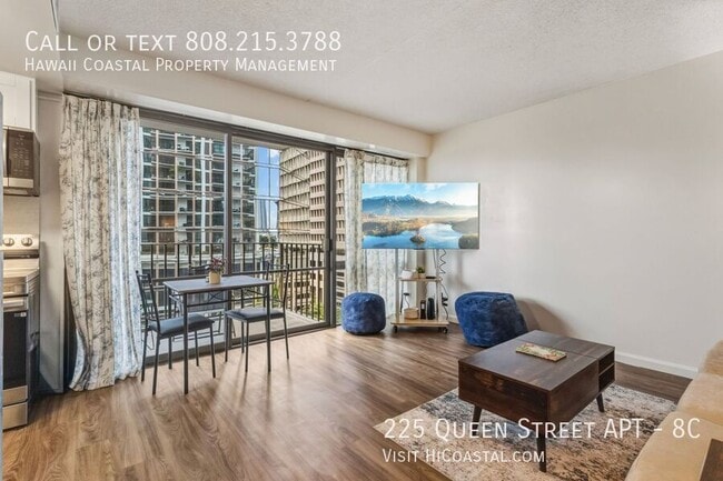 Photo - 225 Queen St House