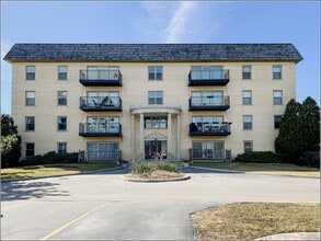 Building Photo - 9601 Golf Rd