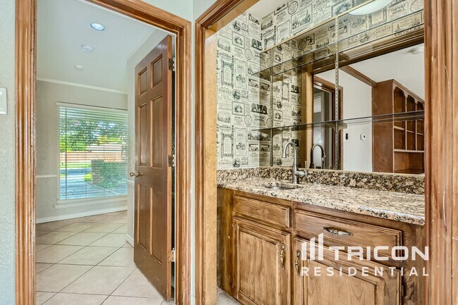 Foto del edificio - 1380 Green Hills Ct
