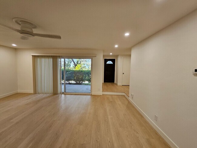 Foto del edificio - Modern Comfort Meets Convenience — 4-Bedro...