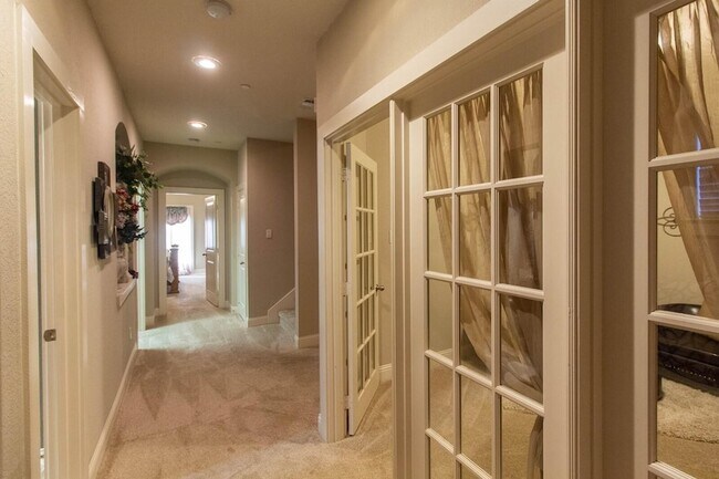 Foto del edificio - 1605 Brook Glen Dr