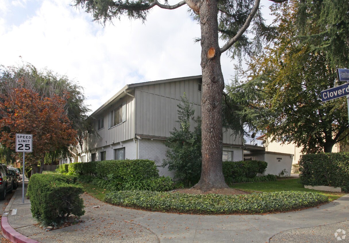 Primary Photo - Cloverdale Apts