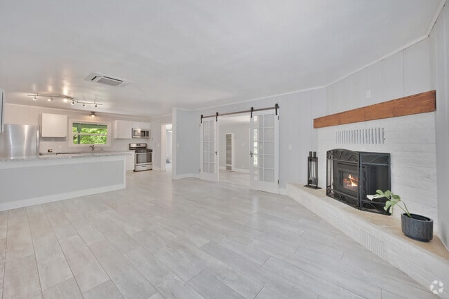 Building Photo - 14492 Meadow Dr