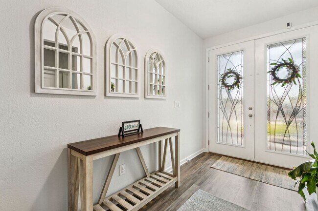 Building Photo - Spacious 4 Bed / 4 Bath Home with Upgrades...