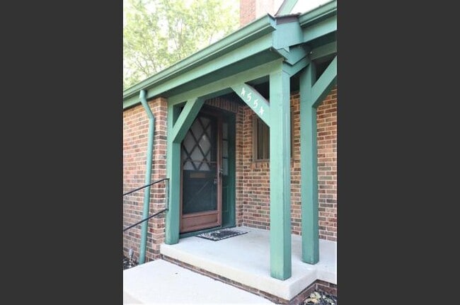 Building Photo - 4554 Sandringham Dr