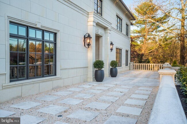 Foto del edificio - 3301 Fessenden St NW