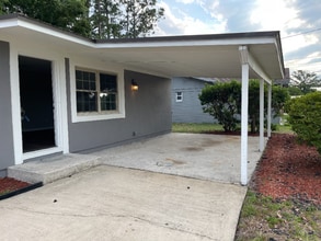 Building Photo - 10941 Launa Dr