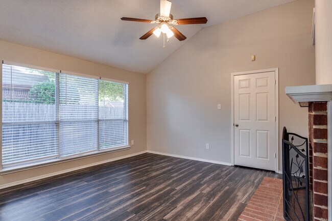 Building Photo - 4817 Shadow Crest Dr Arlington