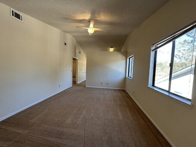 Building Photo - Condo for Rent