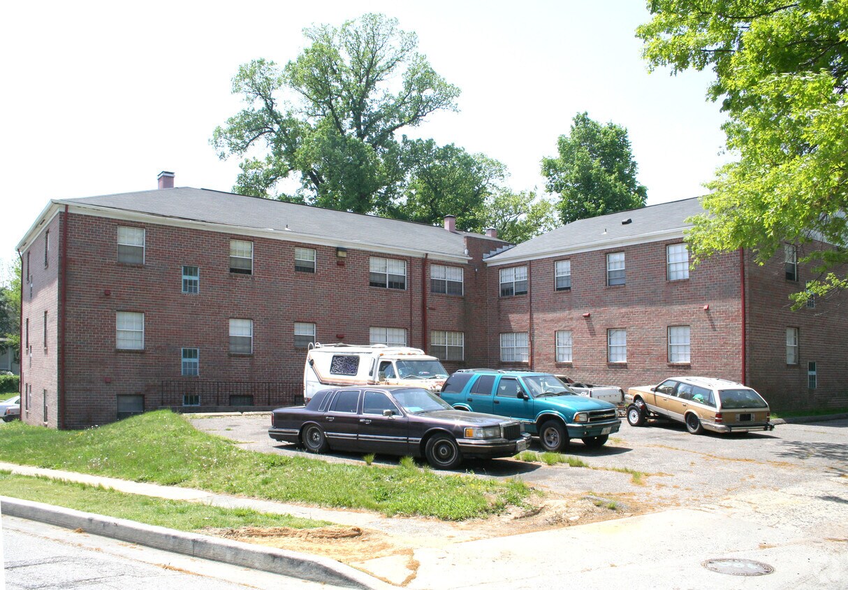 Building Photo - Berwyn Manor Apartments