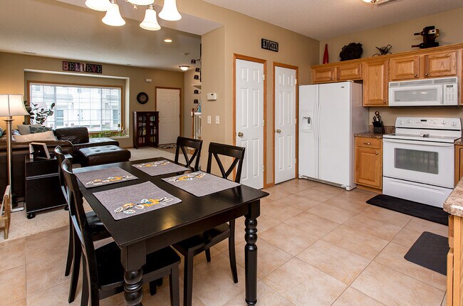 Dining area in kitchen w/room for decent sized table - 2096 Ridgeview Cir
