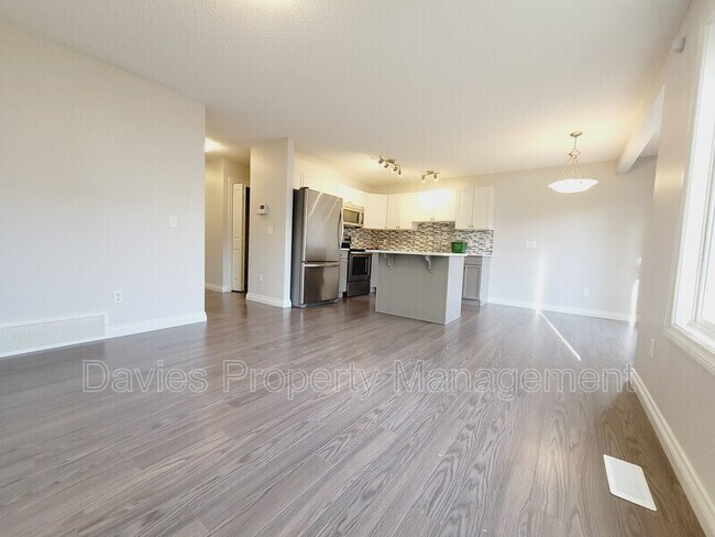 Photo du bâtiment - 445 Brintnell Blvd NW