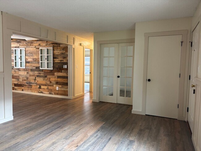 Foto del edificio - 2 Bed 1 Bath Condo Available Now!  MileSto...