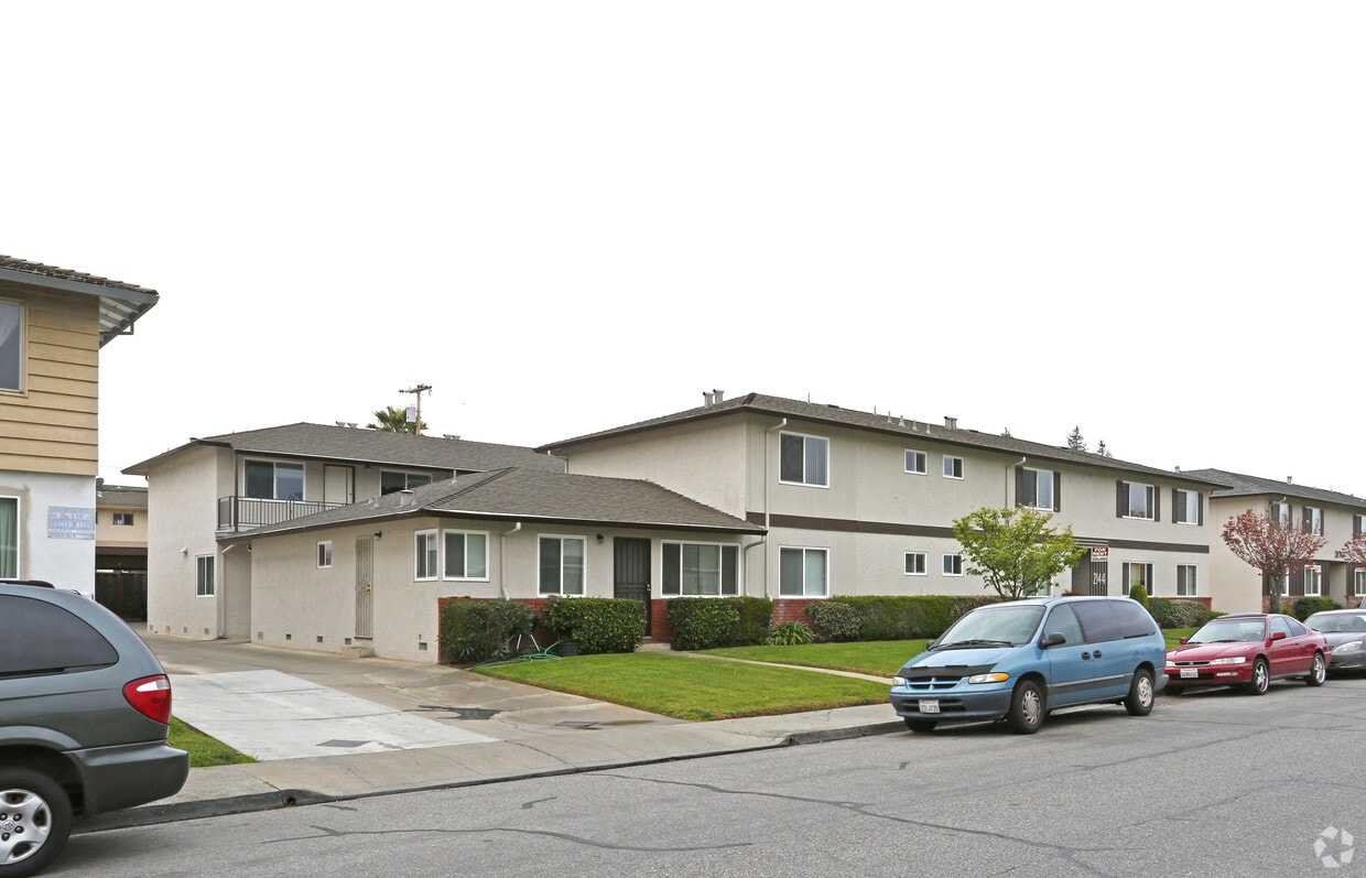 Primary Photo - 2144 Royal Dr
