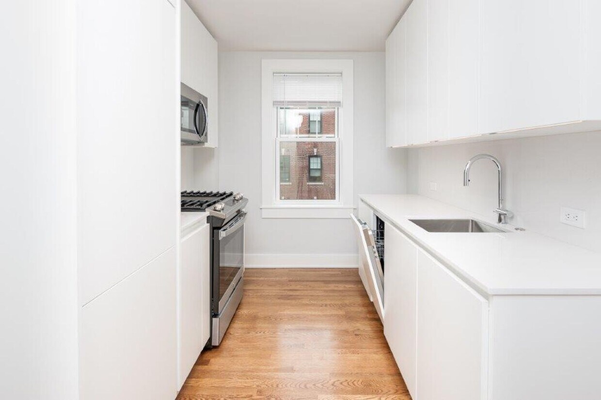 Primary Photo - 17 Forest St
