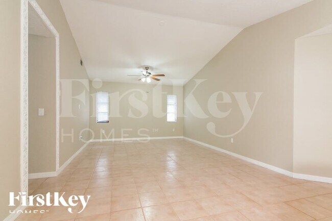 Foto del edificio - 17365 Holmes Ave