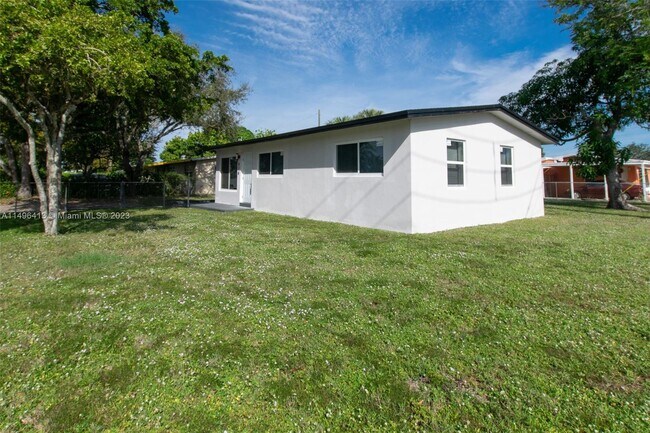 Foto del edificio - 916 SW 24th Ave