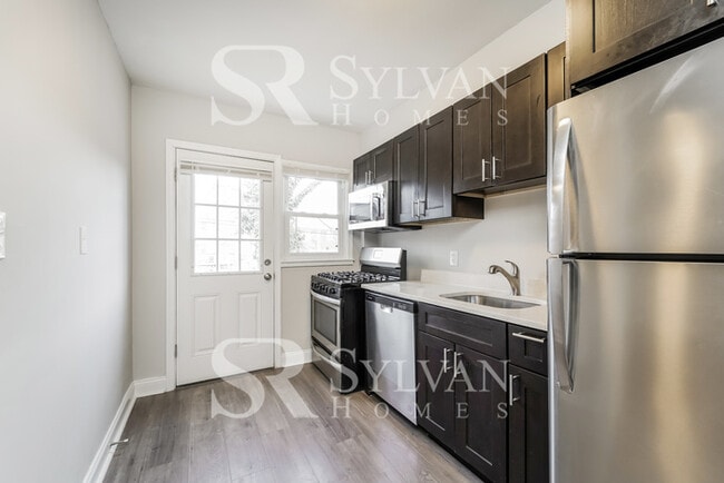 Building Photo - Enjoy living the good life in this 3 bedro...