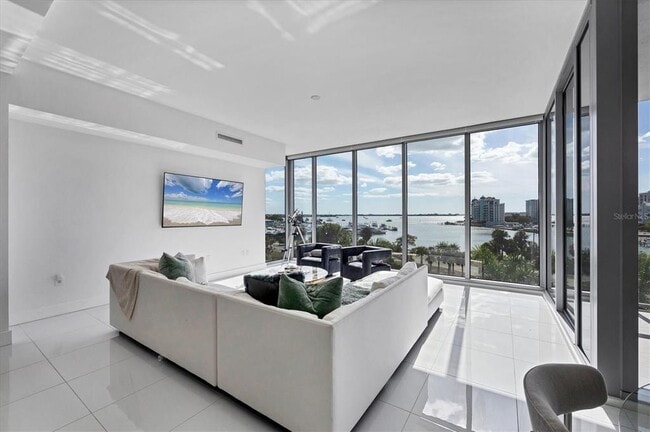 Foto del edificio - 1155 N Gulfstream Ave