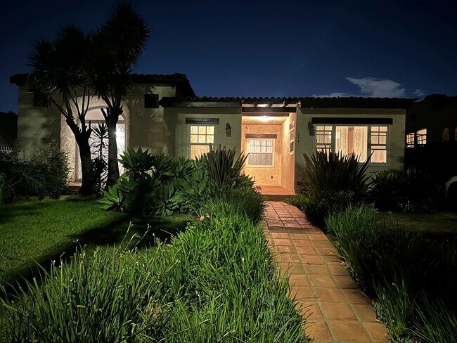 Front - 848 S Ridgeley Dr