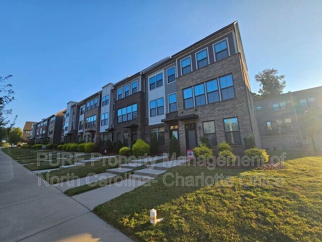 Foto del edificio - 608 Uwharrie River Rd