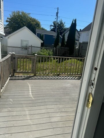 Private deck overlooking shared backyard - 80 Pool St
