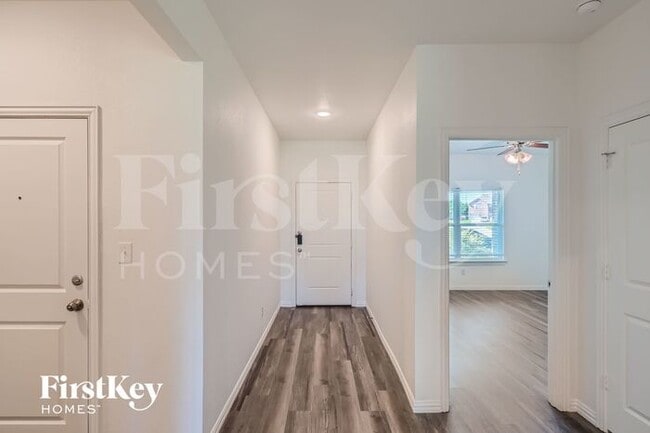 Building Photo - 7352 Parkside Pl Dr