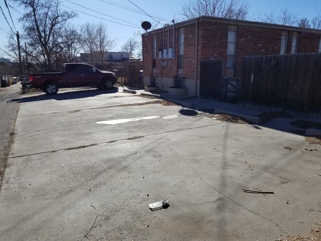 2 plazas de aparcamiento gratuitas - 4024 Osage St