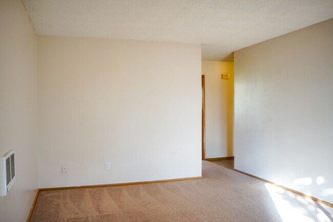 Building Photo - Cedar Hills Garden Style Spacious 1 Bdr w/Balcony!