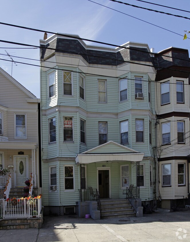 Foto principal - 193 Winfield Ave