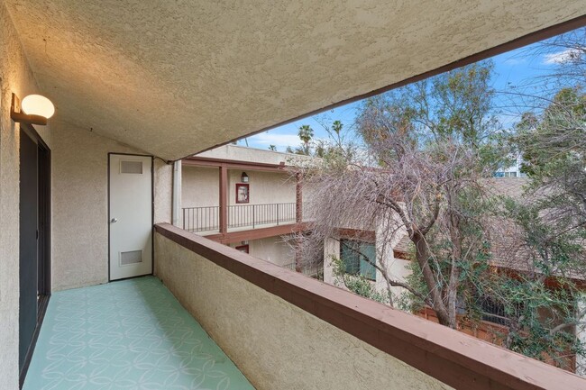 Foto del edificio - 15155 Sherman Way