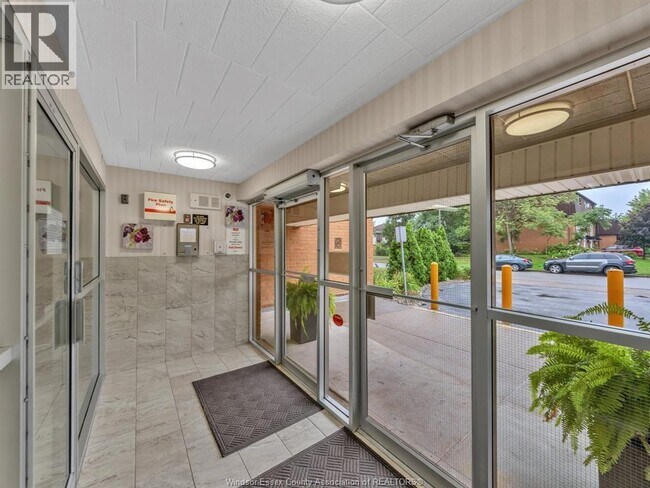 Photo du bâtiment - 6211 Thornberry Crescent