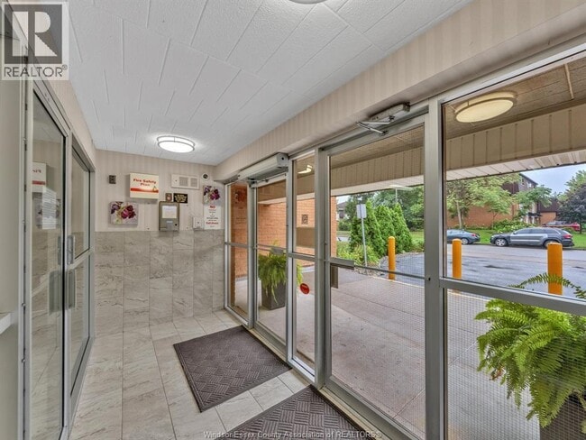 Photo du bâtiment - 6211 Thornberry Crescent