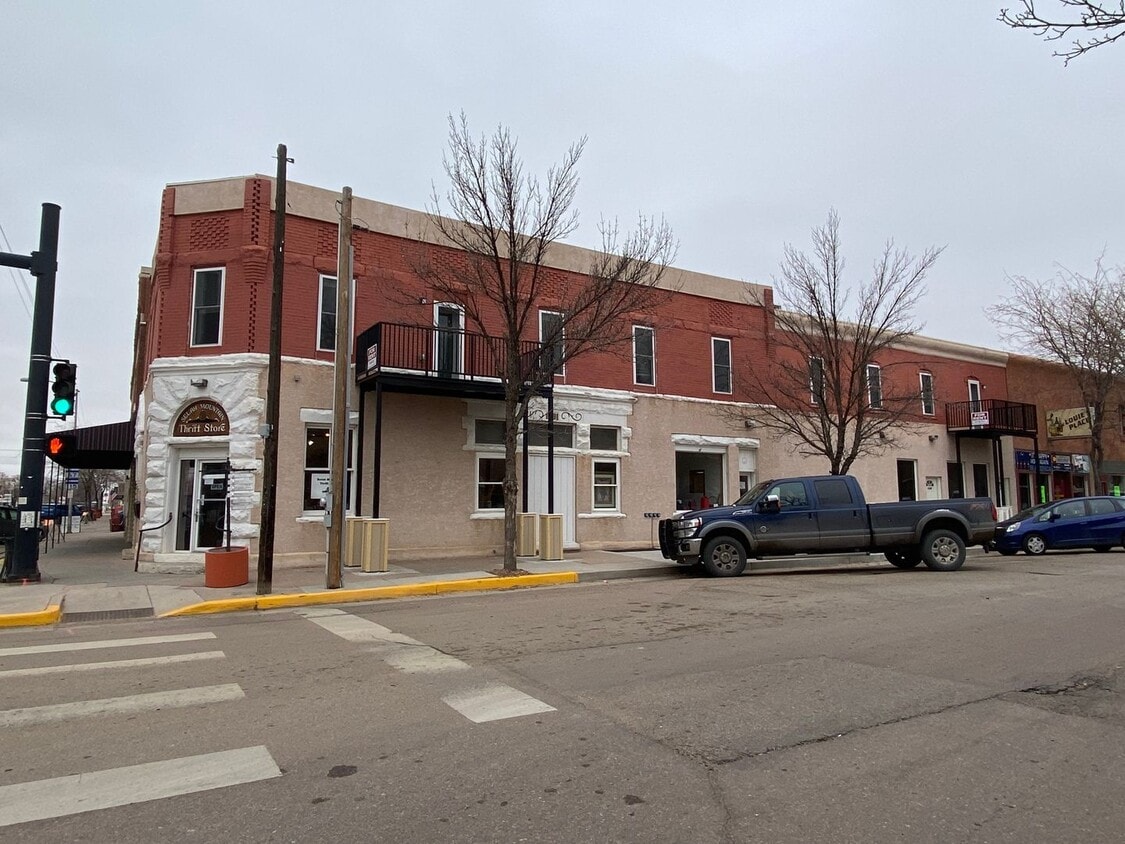 Primary Photo - 100 E Main St
