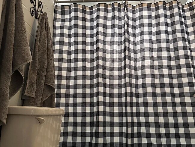 Building Photo - 729 W Vine St