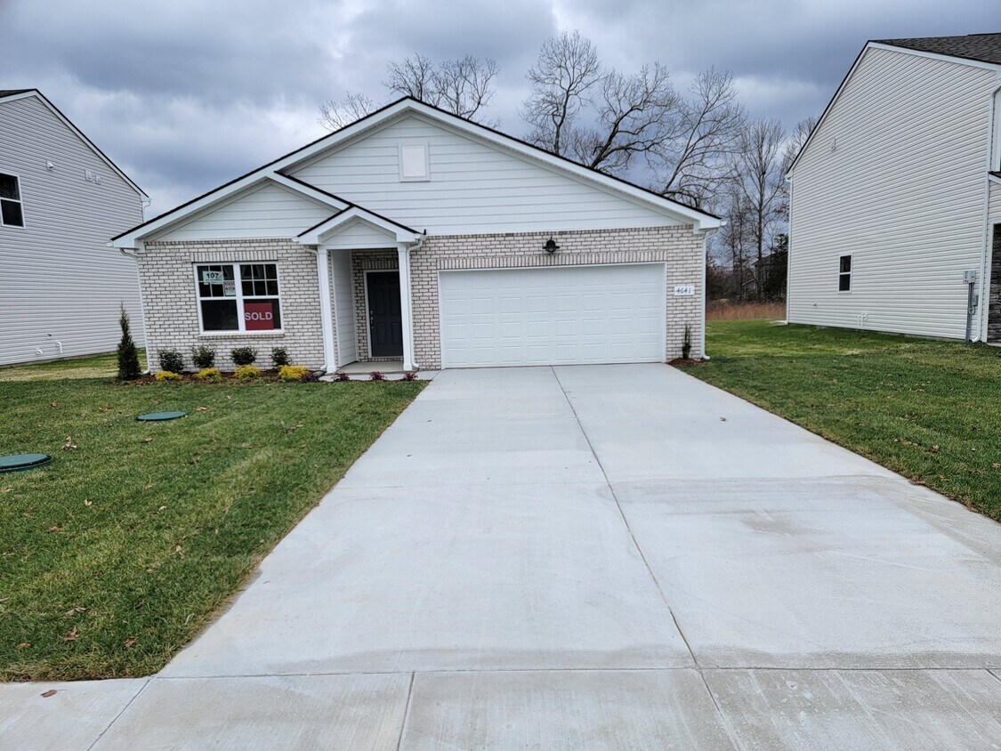 Foto principal - 4641 Marcus Venture Pl