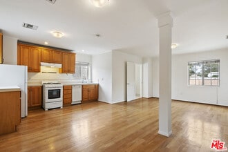 Building Photo - 2026 Glendon Ave