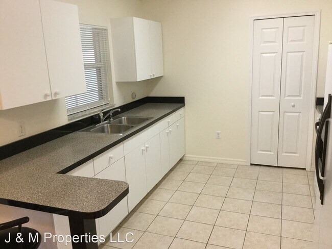 Building Photo - 3 br, 2.5 bath House - 2421 Omaha Dr