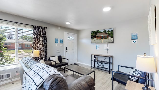 Building Photo - 7020 Avrum Dr