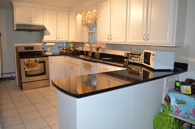 Building Photo - 23 Oneil Dr