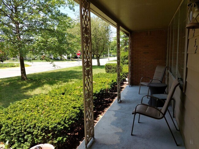 Building Photo - 4 bd 2b with garage