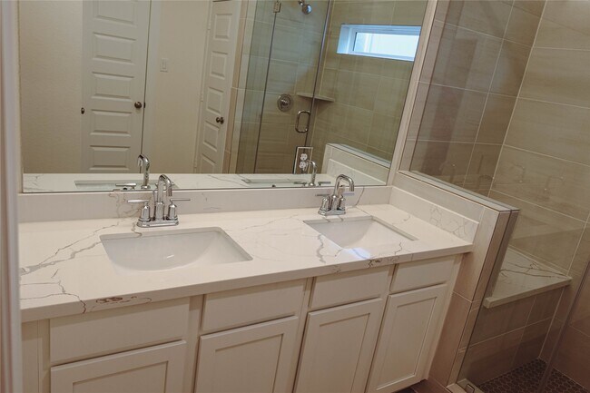 Foto del edificio - 3352 Vine Ter Trce