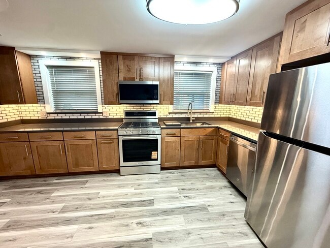 Great lighting! - 16W671 56th St