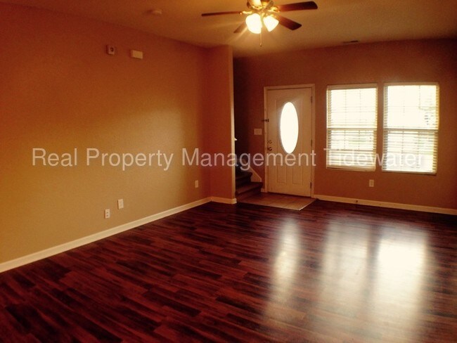 Foto del edificio - 1450 Oliver Ave