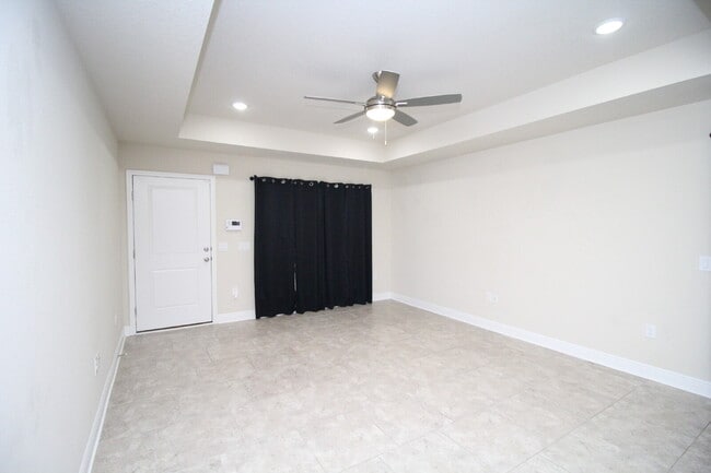 Foto del edificio - Beautiful 3-Bedroom, 2-Bath with 1-Car Garage, Open Floor Plan, Stainless Steel Appliances, and F...
