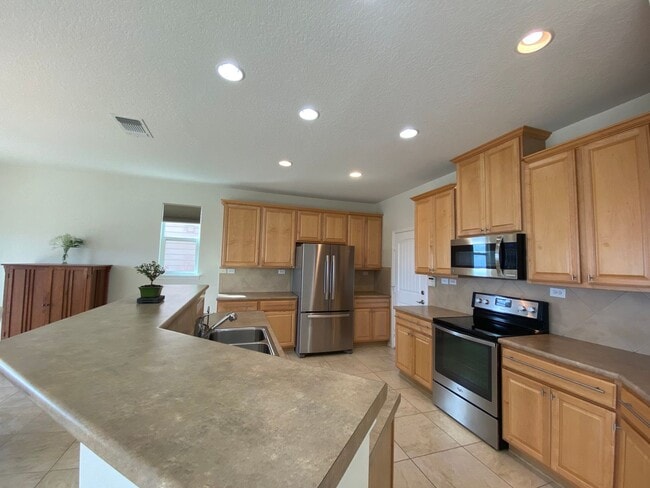 Building Photo - Beautiful Two Story Home In Live Oak!