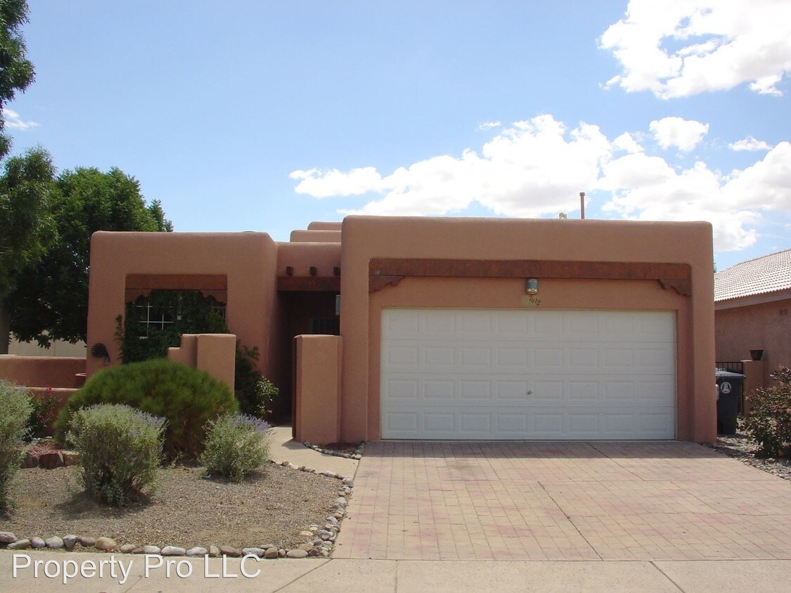 7612 Via Tranquilo SW, Albuquerque, NM 87121 House Rental in