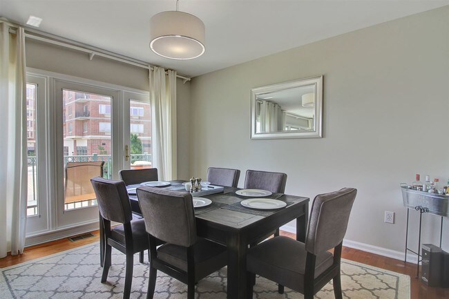 Building Photo - 234 The Promenade