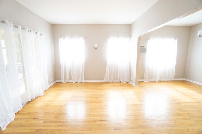 LIVING ROOM - 205 N Olive Ave